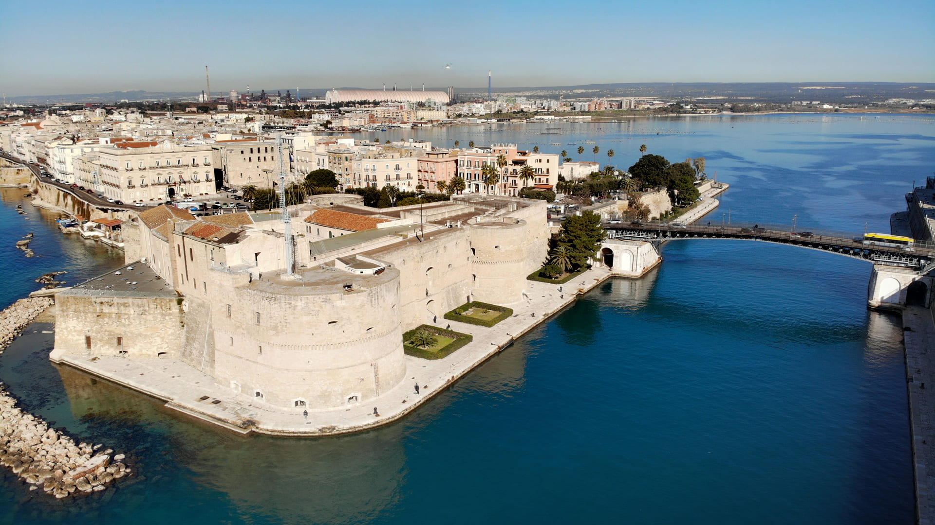 Castello Aragonese e Ponte Girevole